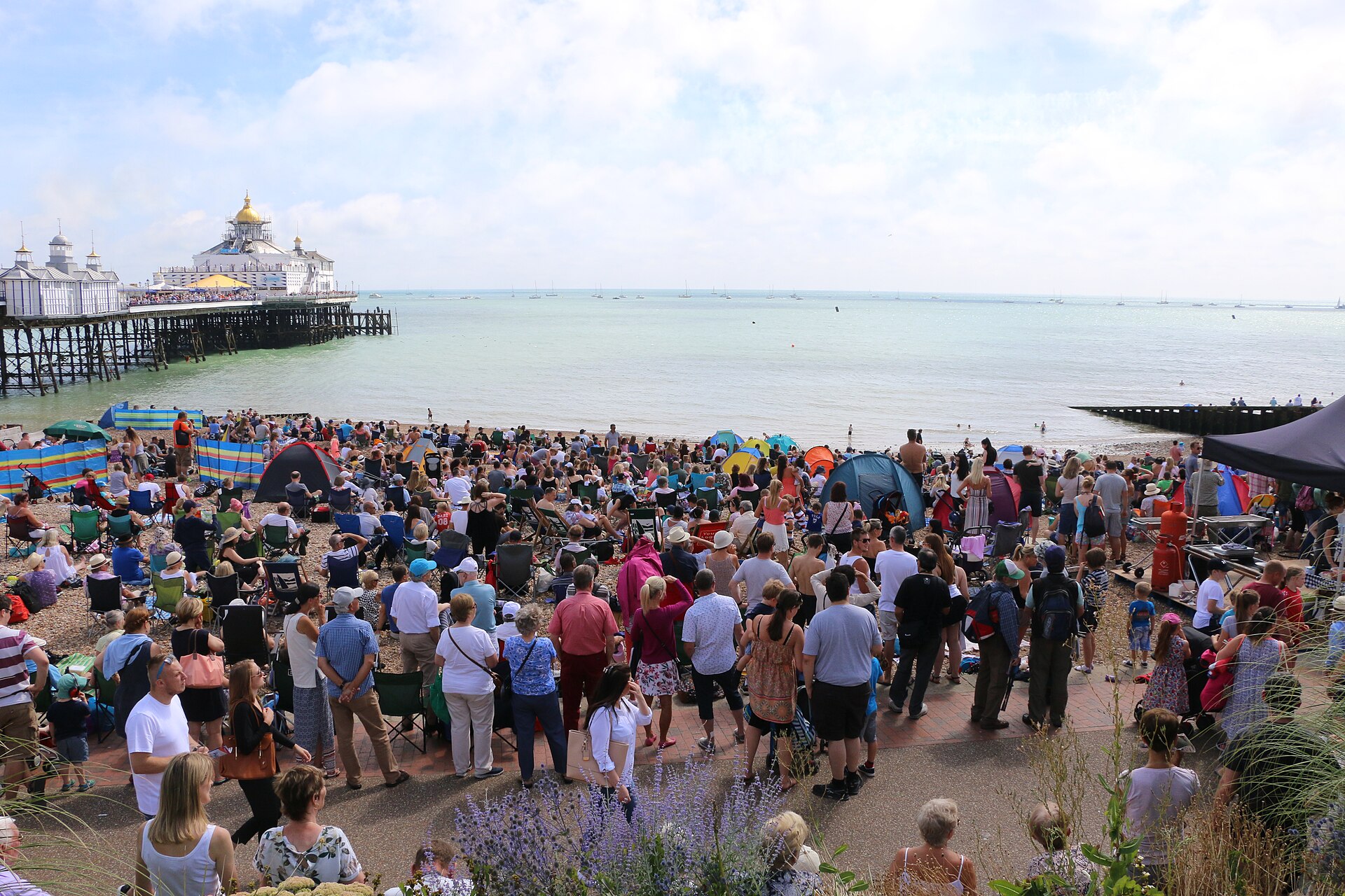 Crowds packed along Eastbourne seafront for Airbourne